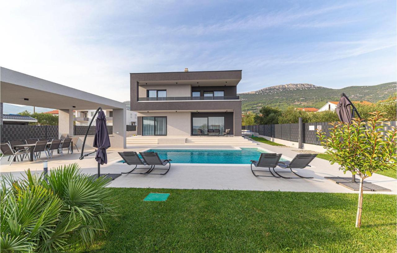 Holiday home Lovely In Kastel Stari With Kitchen *